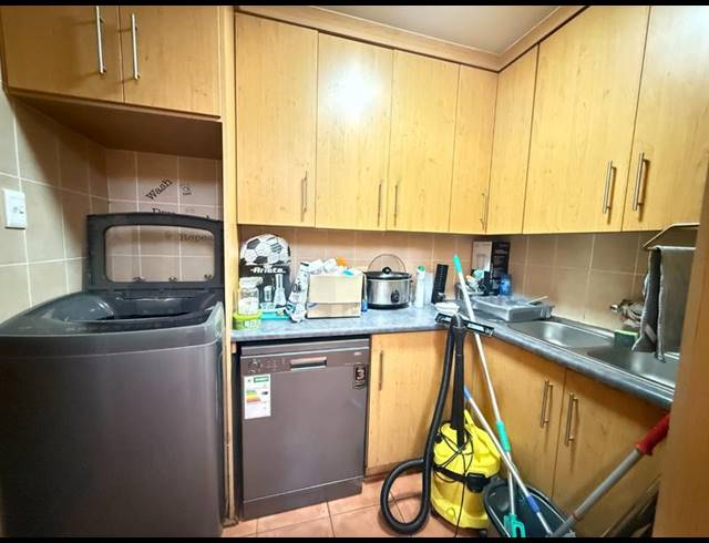 4 BEDROOM HOUSE FOR SALE IN BERGZICHT